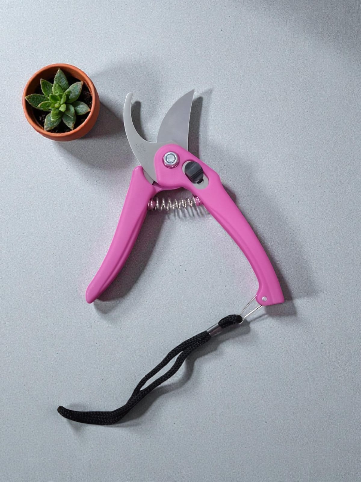 AGT Garden Tool Kit | Heavy-Duty Pruning Scissor & Protective Gardening Gloves (Set of 2 Tools)