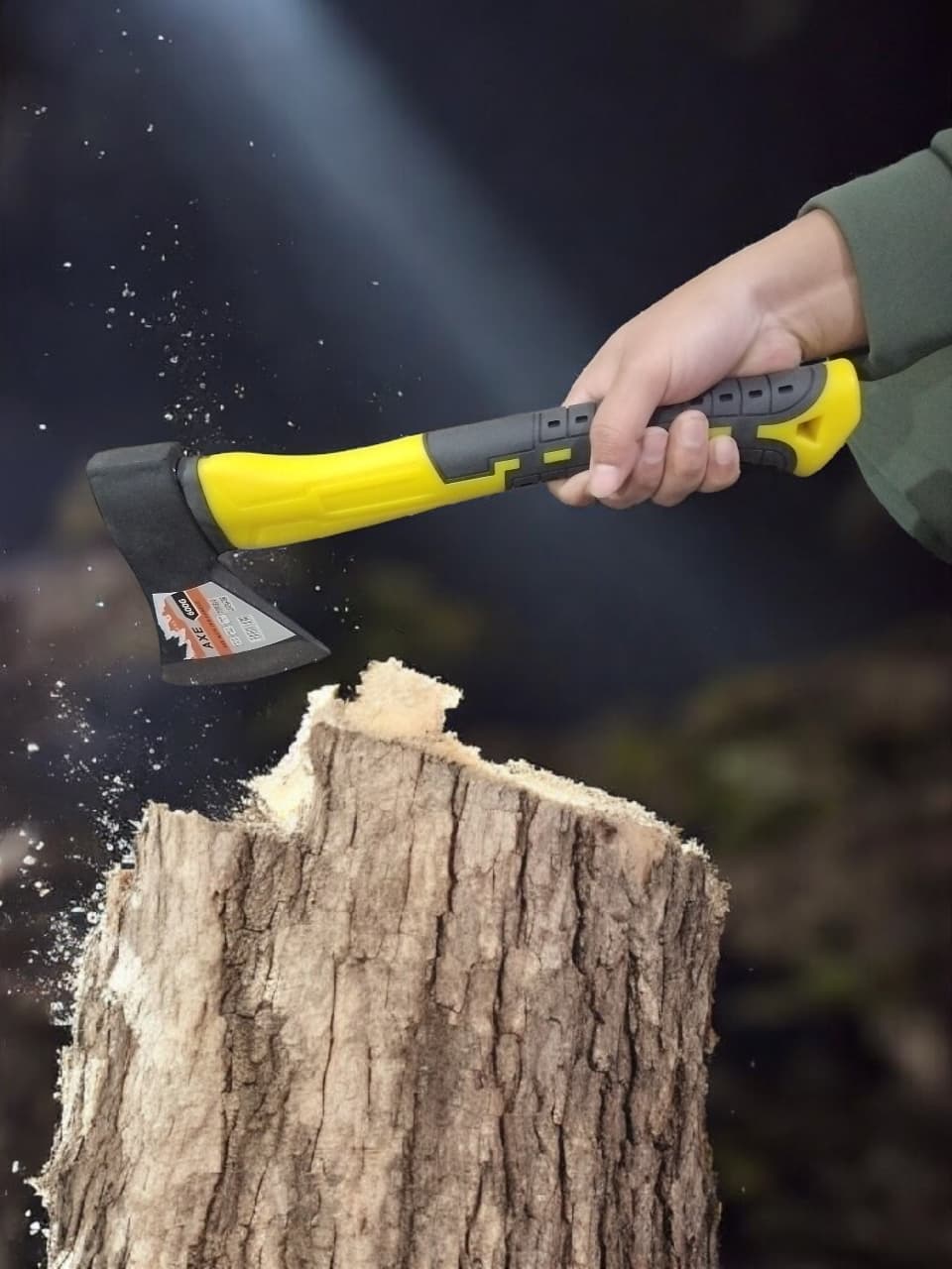 AGT Heavy Duty Gardening Axe 400g – Fibreglass Handle